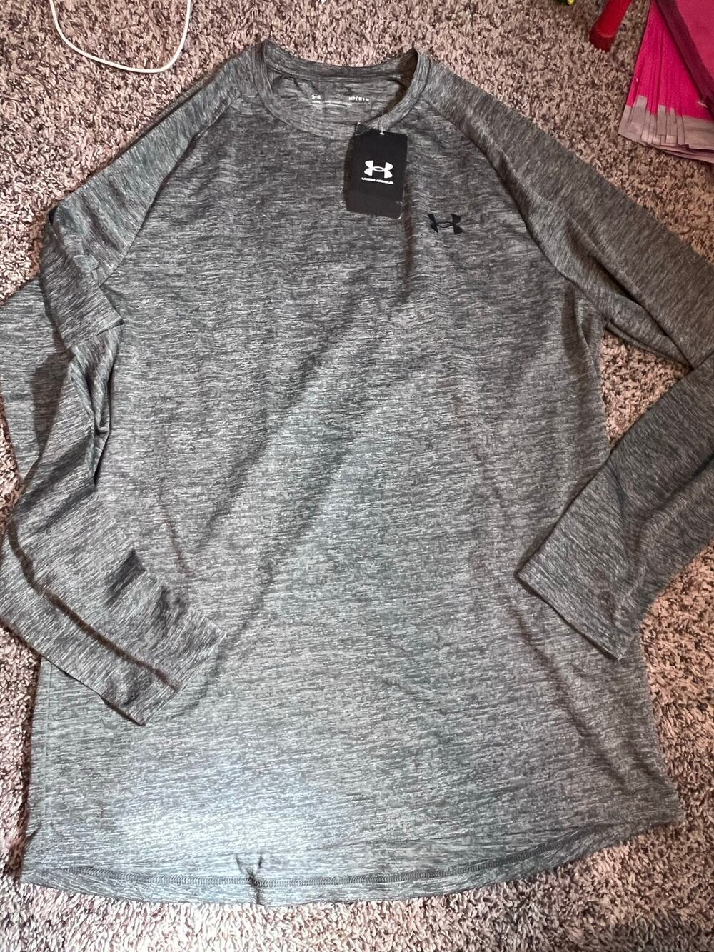 Under armour nwt long sleeve 30$
